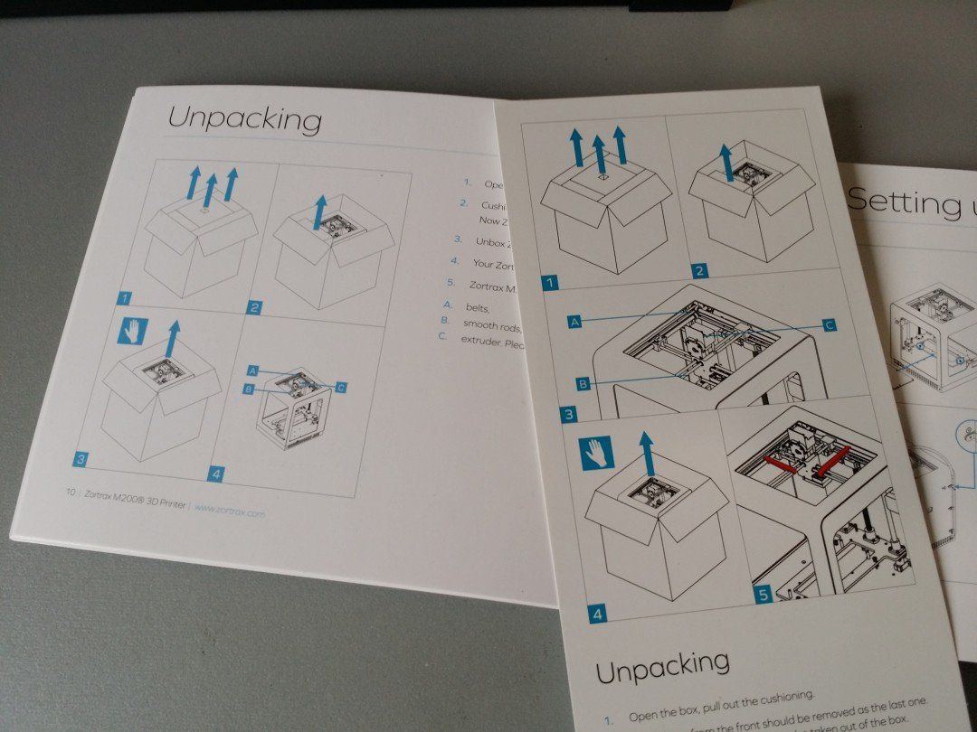 Guides de déballage et d'installation de l'imprimante sous forme d'un carton dépliable